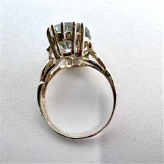 10K 417 Yellow Gold 3.6G Large Aquamarine Ring Size: 7.5!